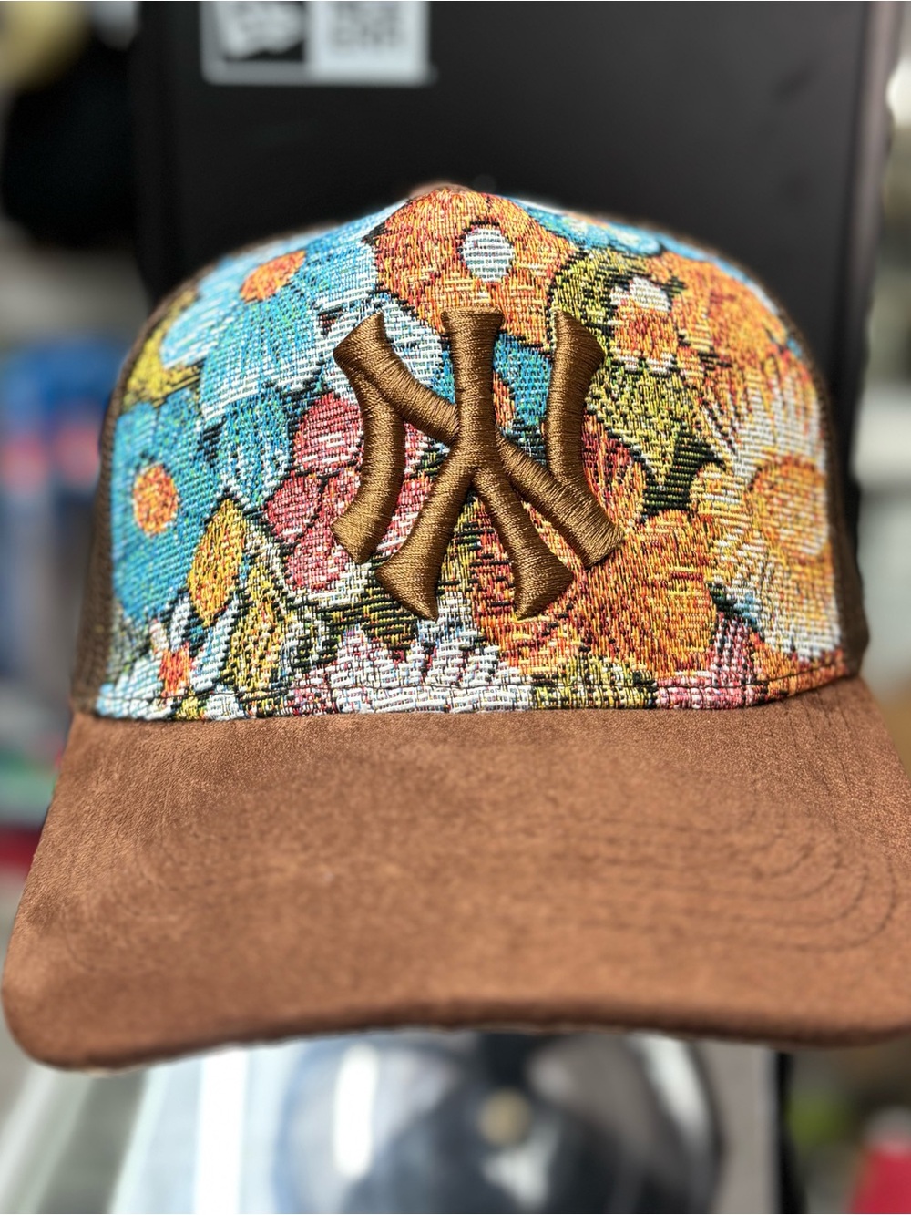 New York Yankees Jacquard made fabric SnapBack Truckers Hat, Brown Suede Visor